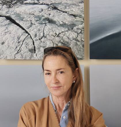 Con los años, Paola adoptó muchos títulos que abrazó con pasión, como el de activista ambiental, diseñadora de modas, periodista y fotógrafa.