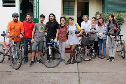 Con los artistas que forman parte de los PedaLúdicos