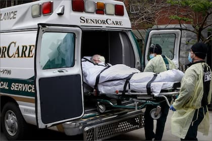 Con los cambios propuestos a las tarifas, el servicio básico de soporte vital de las ambulancias aumentaría de 1385 a 1793 dólares