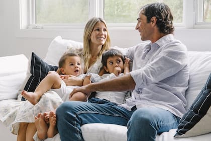 “Con los chicos me cuesta un montón trabajar con disciplina. Pero cuando tengo que escribir una novela tengo que ponerme en modo talibán de mi organización porque si no, no se sostiene”, cuenta Rosario.