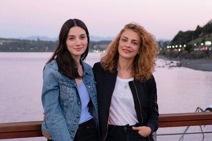 Distancia de rescate es la película de la directora peruana Claudia Llosa que tiene a Dolores Fonzi y a la española María Valverde como protagonistas