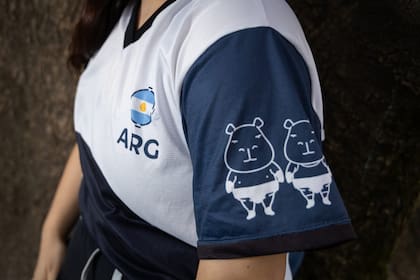 Con los kapibara, y el uniforme de sumo argentino. "Muchos argentinos llegan al sumo porque le interesan las artes marciales y la cultura japonesa, así que tienen ya cierta predisposición para tener disciplina"