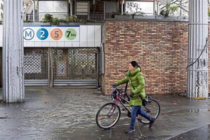 Hidalgo pretende que para 2026 París sea 100% transitable en bicicleta