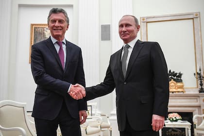 Con los zares más importantes de la historia de este país, Macri estrechó la mano al presidente ruso
