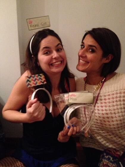 Con Luchi y si coronita. Mi disfraz un papelón