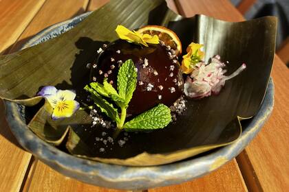 Con lúcuma, una fruta de pulpa amarilla