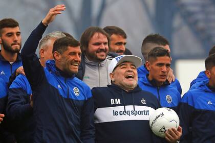 Con Maradona en Gimnasia, un amor incondicional; de alguna manera se reencontraron, porque el técnico lo había citado en sus tiempos de selección y el defensor no pudo participar por una lesión