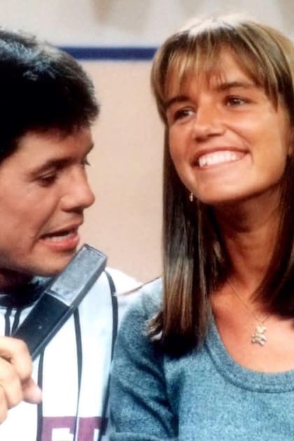 Con Marcelo Tinelli, cuando era notera de Videomatch, uno de los programas televisivos de mayor rating de los 90. “Trabajar con Marcelo fue lo máximo de lo máximo: lo quiero un montón. Él me dio una gran plataforma. Aquella fue una época de oro en la tele; ¡laburábamos como locos y nos divertíamos muchísimo!”