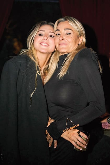 Con María Fernanda Garavaglia, su mamá. El tatuaje que tiene en su antebrazo –dice “Ella”– se lo hizo en su honor.