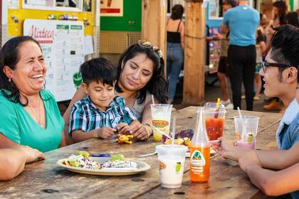 Con más de 964.200 inmigrantes aportando al desarrollo de Arizona, las próximas semanas serán cruciales para determinar cómo estas nuevas políticas afectarán la vida cotidiana de millones de personas