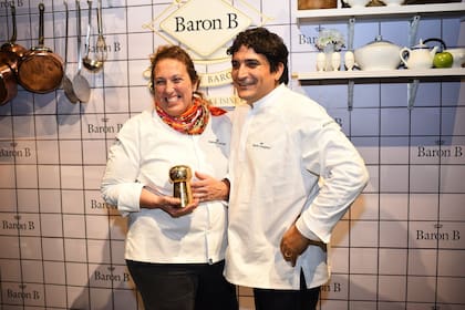 Con Mauro Colagreco, en ocasión del Grand Prix. Al publicar esta foto en sus redes, Patricia Courtois dijo: "Cara de cuando el top 3 de la gastronomía mundial, único compatriota galardonado con 2 estrellas Michellin, Mauro Colagreco, aprueba tu plato, lo considera innovador, y te entrega un premio."