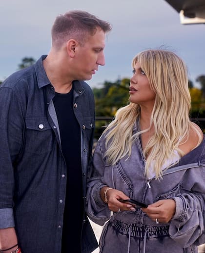 "Con Maxi nos ayudamos a mantener la concentración", cuenta Wanda Nara a LA NACION sobre la dinámica de trabajo con su exmarido y padre de sus tres hijos mayores