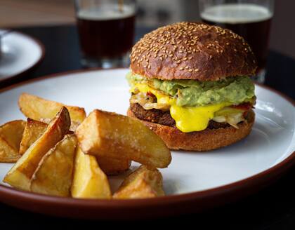 Con medallón de quinoa y mijo con queso de cajú. Foto gentileza de: Buenos Aires Verde