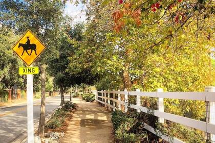 Con menos de mil pobladores, Bradbury es una de la localidades más ricas de California