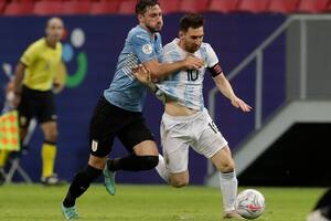 Argentina-Uruguay: horario, TV y formaciones de un partidazo en el Monumental