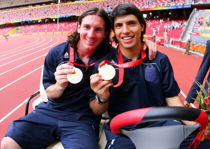 Con Messi se hizo amigo en el seleccionado juvenil; juntos ganaron el Mundial Sub 20 2005, los Juegos Olímpicos 2008 (foto) y la Copa América