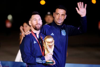 Con Messi y la copa, nada más alto