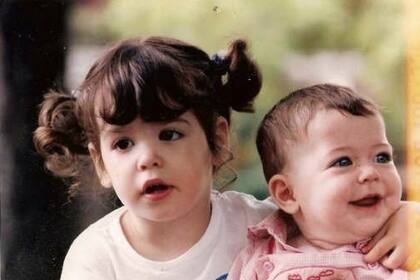 Con mi hermana, cuando eramos chicas y ni soñábamos con ser mamás