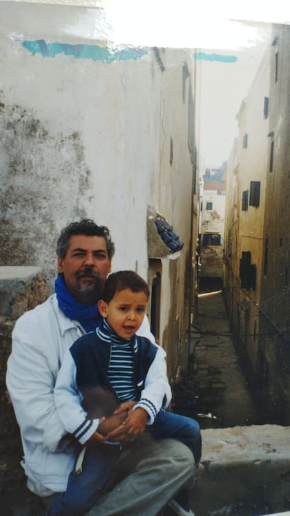 "Con mi hijo en Essaouira, Marruecos", detalla Paul