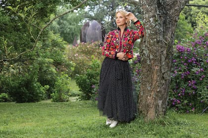 “Con mi marido intentamos transmitirles a nuestras hijas nuestros valores, les explicamos de dónde vinimos y las alentamos a ser independientes y fomentamos su curiosidad”, dice la cantante lírica