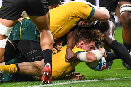 La fiereza de Michael Hooper para llegar al try