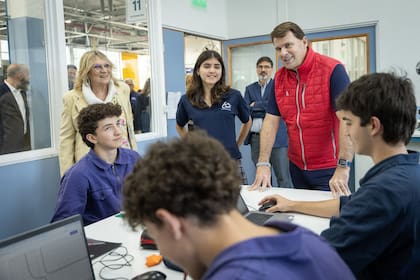 Con muy bajo perfil visitó la escuela técnica de Ford y en sus diálogos reflejó la estrategia que tiene la compañÃa a nivel global: SUVs, pickups, vehÃculos comerciales e Ãconos, como especialización.