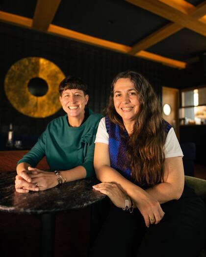 Con Narda Lepes. Junas crearon Kōnā Corner, un restó japonés recomendado por la guía Michelin.