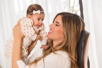 Con Nikita, de tan sólo tres meses. "Después de tener a Basti me di cuenta de cómo crecen los chicos de un día para otro… Todo pasa tan, pero tan rápido que ahora quiero vivir cada momento con Niki", nos dice.