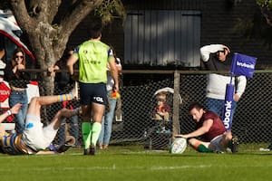 Con oportunismo y olfato, Agustín Gosio consiguió tres tries para Newman en la casa del campeón: Hindú sufrió, pero luego reconoció con felicitaciones, la producción del gran wing de 40 años.
