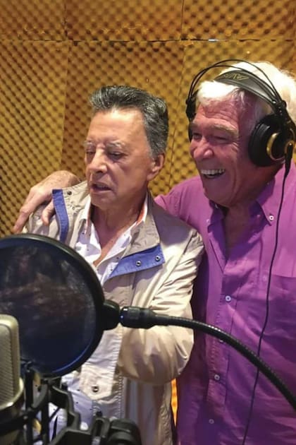 Con Palito Ortega grabando la famosa canción “Sabor a nada”. Martin confesó que en alguna época quisieron enfrentarlos. “Jamás sentí envidia por nadie”, dice