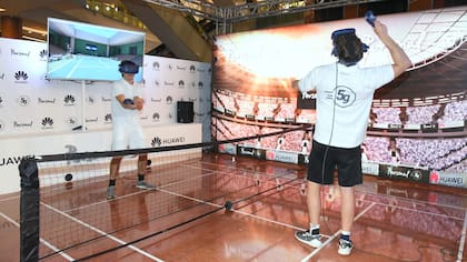 Con pantallas a sus costados, los fanáticos pudieron ver a sus ídolos enfrentarse nuevamente