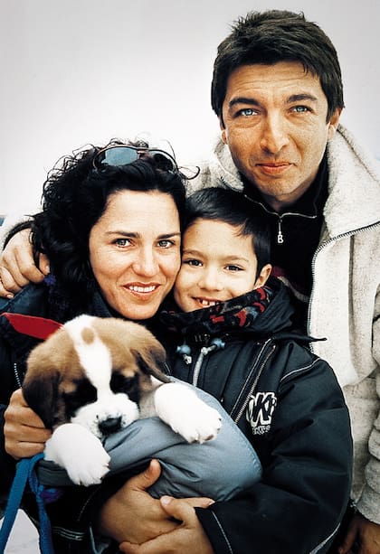 Florencia Bas y Ricardo Darín junto al pequeño hijo mayor de la pareja, allá por los años 90