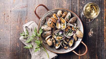 Con pastas, con arroces, fritos... hay tantas maneras de comer mariscos como restaurantes interesantes donde probarlos