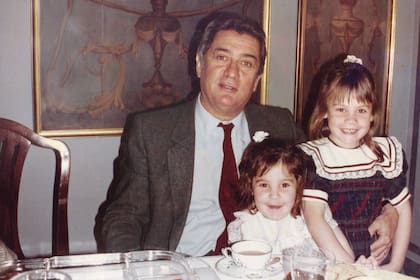 Con Patricia y Elena, las hijas que tuvo con Patricia Langan