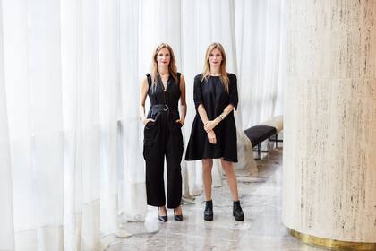 "Con Paula tenemos el mismo gusto. Ahora llevamos el pelo igual por la obra, pero sucede que vamos a comprar ropa por separado y volvemos con lo mismo", dice María