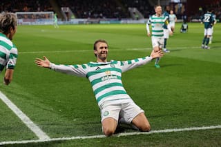 Con penal en el 9no minuto del descuento Celtic posterga desenlace de la liga escocesa