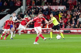 Con penal, Nottingham Forest vence 1-0 a Aston Villa en ida de semifinal de Liga Europa