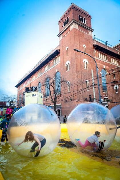 Con presencia de miles de jóvenes, arrancó Ciudad Emergente, que se celebrará hasta el domingo con decenas de shows