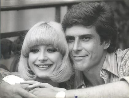 Con Raffaella Carra, en los años en que brillaba como galán