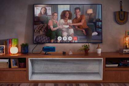 Con Ready For el Moto G100 y el Edge 20 Pro pueden usarse para cualquier videollamada; la cámara trasera permite un reencuadre automático de la toma