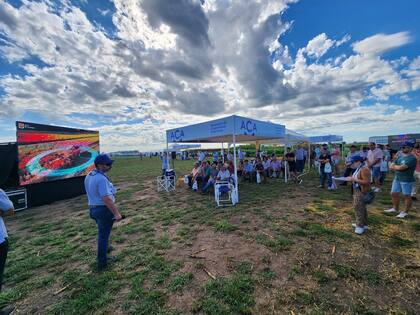 Con respecto a fitosanitarios, los visitantes se familiarizaron con las opciones de tecnologías y manejo para la problemática de malezas resistentes