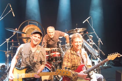 Rodrigo Santos, Joao Barone y Summers cuandro formaron Call The Police