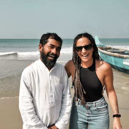 Con Shukra, su profesor de Pranayama en la India.