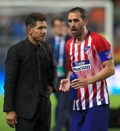Con Simeone, ayer el jefe en Atlético de Madrid y hoy un amigo; Godin reconoce que aprendió muchos detalles de liderazgo junto al Cholo
