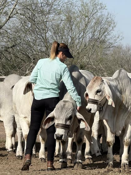 Con solo 25 años, hizo historia como la jurado más joven en Expozebu