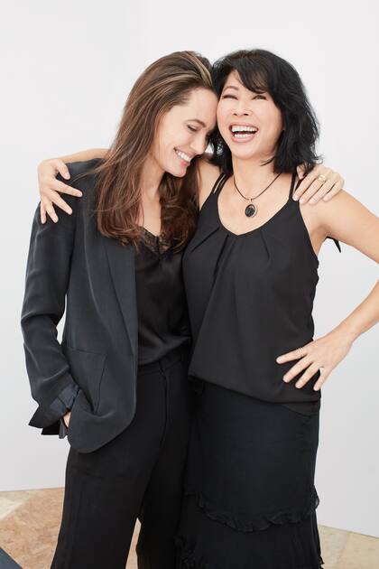 Con su amiga, y escritora, Loung Ung