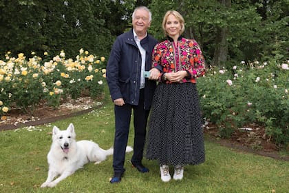 Con su amigo Roberto Devorik. El empresario y representante de artistas internacionales ofició de anfitrión de la cantante lírica en su segunda visita a la Argentina: desde la comida de bienvenida en el Jockey Club hasta la gala a beneficio de la Fundación Teatro Colón. Durante ese último evento, la ministra de Cultura de la Ciudad de Buenos Aires Gabriela Ricardes le otorgó a Devorik una mención por su labor: “Su trabajo, su amor al teatro y su dedicación han hecho posible que tengamos el honor escuchar a las mejores cantantes del siglo XXI, como la Garanča”, dijo Ricardes