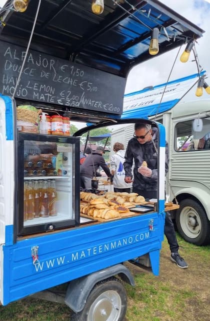 Con su carrito participa en distintas ferias gastronómicas.