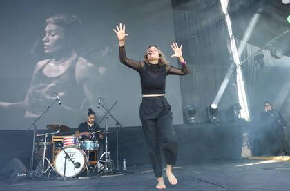 Con su energía y su mamá en primera fila Brenda Cohen emocionó
