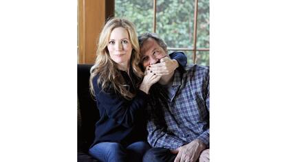 Con su esposa, la actriz Leslie Mann,
que actúa en varias de sus películas,
tiene dos hijas